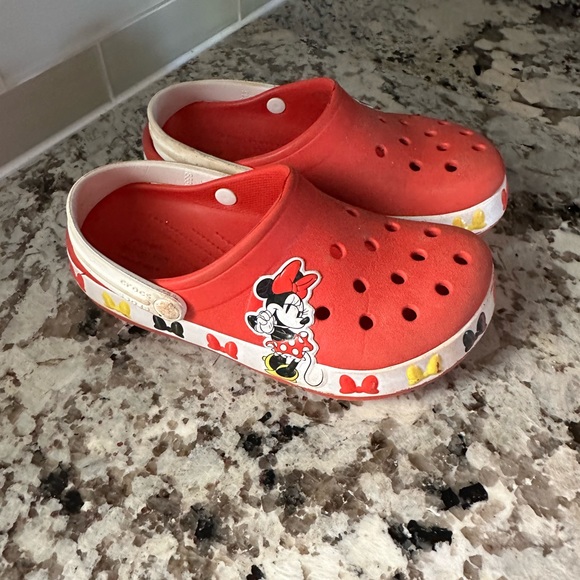 Minnie Mouse crocs - Picture 2 of 5